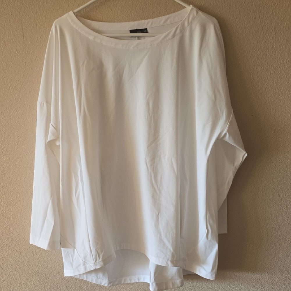 Lisa Bayne - Elegant White Women's Top